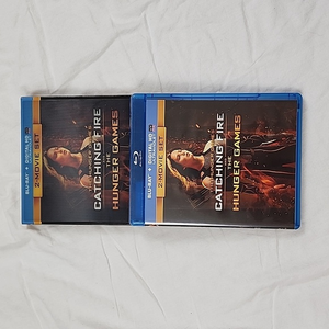 2 Movie Set Hunger‎ Games and Catching Fire